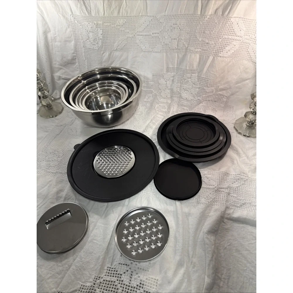 Stainless Steel Mixing Bowls with Lids and 3 Different Shredders
